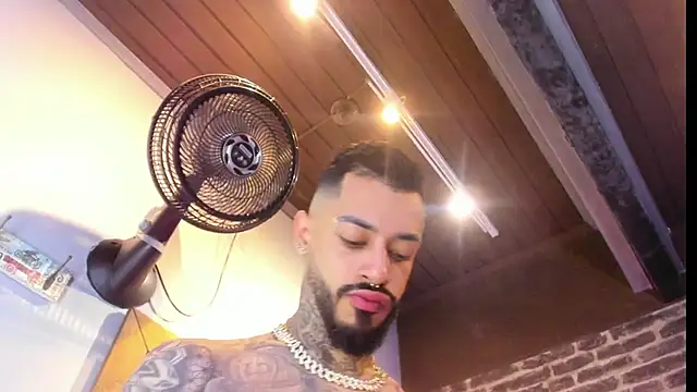 VinzenzRizzo online show from September 26, 2025, 4:30 am