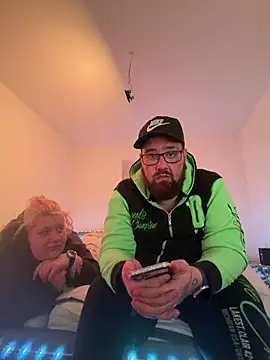 mrandmrsdarkside online show from March 5, 2026, 6:04 pm