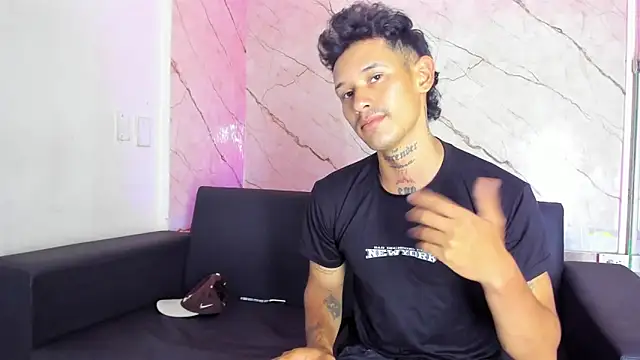 Snapshot of Asthondream_ chatting on November 29, 2025, 10:26 am Asthondream online show from November 29, 2025, 10:26 am