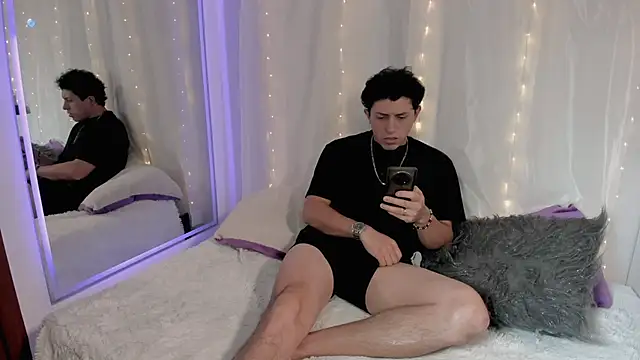 Snapshot of douglaszaens chatting on April 4, 2026, 11:44 pm douglaszaens online show from April 4, 2026, 11:44 pm