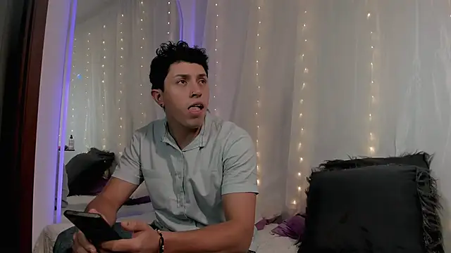 Snapshot of douglaszaens chatting on April 7, 2026, 1:51 am douglaszaens online show from April 7, 2026, 1:51 am