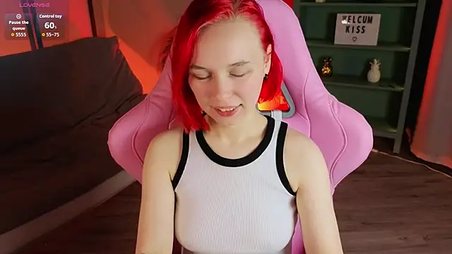 Snapshot of NaomiYoru chatting on November 12, 2025, 9:18 pm NaomiYoru online show from November 12, 2025, 9:18 pm