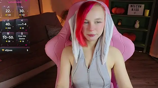 Snapshot of NaomiYoru chatting on December 5, 2025, 8:39 pm NaomiYoru online show from December 5, 2025, 8:39 pm