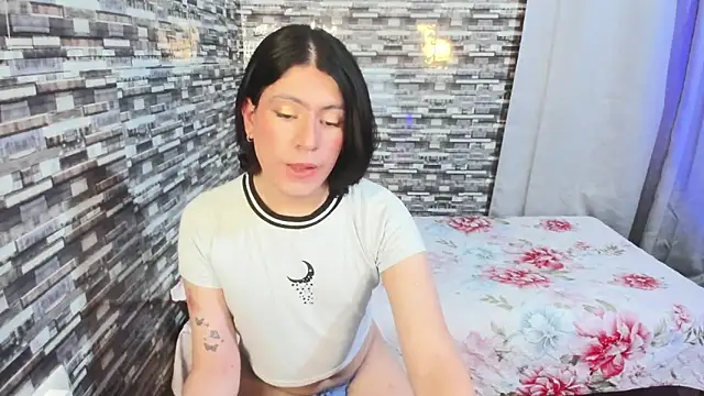 xxxEmmaxx online show from December 16, 2025, 4:28 am