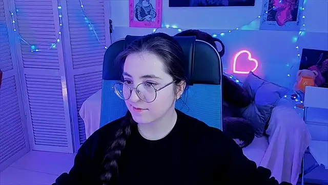 VirtuallVoyant online show from September 10, 2025, 5:06 am