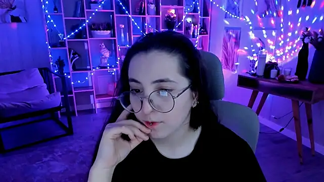 VirtuallVoyant online show from September 11, 2025, 2:17 pm