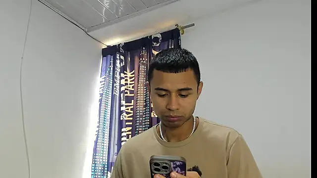 Snapshot of _Logan_Colton_ chatting on December 17, 2025, 5:18 pm Logan Colton online show from December 17, 2025, 5:18 pm