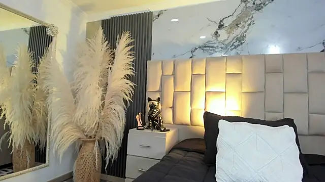 cloesummerr  online show from March 20, 2026, 3:24 pm