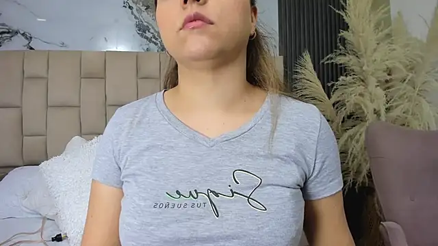 cloesummerr  online show from February 21, 2026, 12:40 pm