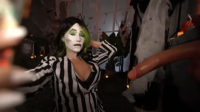 heylixie   online show from October 25, 2025, 1:05 am