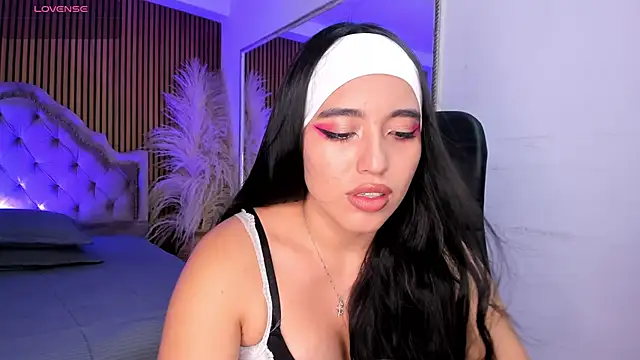 Starbutterflyy  online show from March 4, 2026, 5:04 am