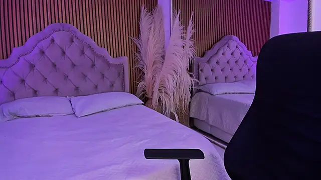 Starbutterflyy  online show from February 25, 2026, 5:07 am