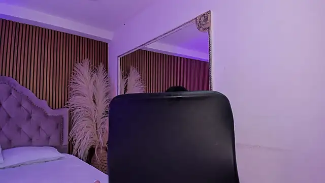 Starbutterflyy  online show from February 3, 2026, 4:54 am