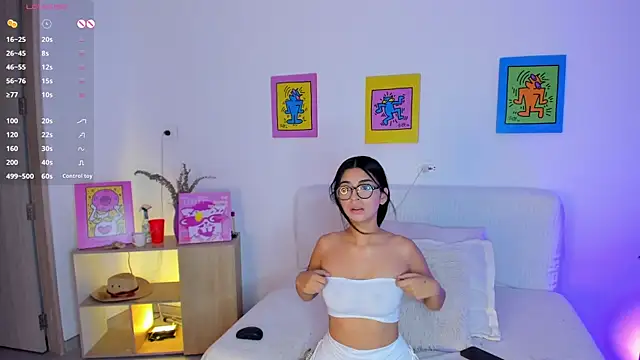 Snapshot of AprilAddams_ chatting on September 29, 2025, 9:20 pm AprilAddams online show from September 29, 2025, 9:20 pm