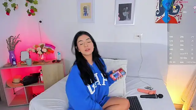 Snapshot of AprilAddams_ chatting on September 10, 2025, 9:58 pm AprilAddams online show from September 10, 2025, 9:58 pm