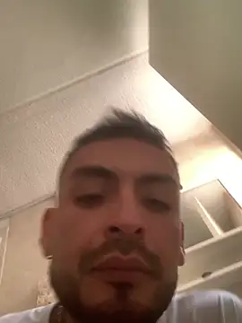 malek xarx  online show from October 22, 2025, 7:02 pm