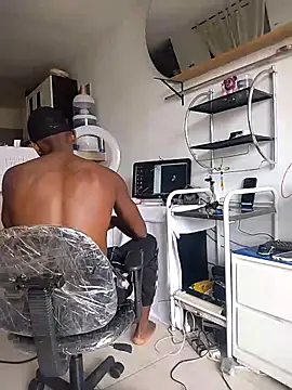 Snapshot of Jhoan_Simply chatting on February 4, 2026, 8:15 pm Jhoan Simply online show from February 4, 2026, 8:15 pm