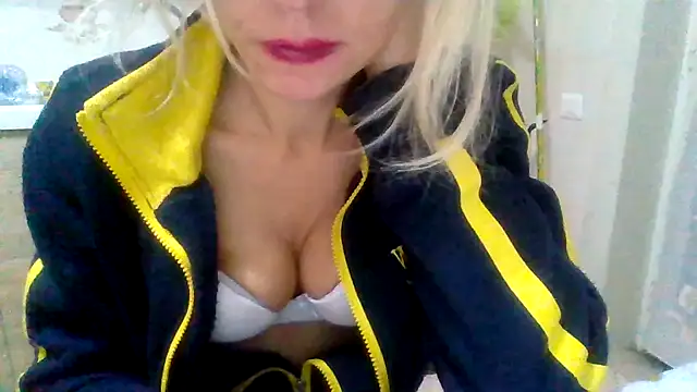 Kelly80 online show from November 26, 2025, 4:18 pm