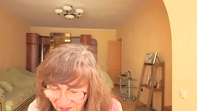 Snapshot of Betty_Brick chatting on May 4, 2026, 11:02 am Betty Brick online show from May 4, 2026, 11:02 am