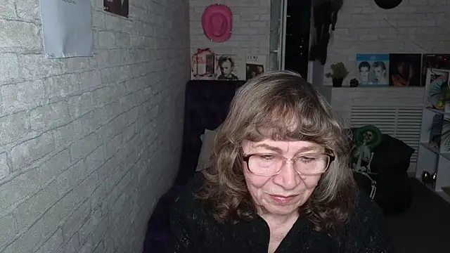 Snapshot of Betty_Brick chatting on May 22, 2026, 6:06 pm Betty Brick online show from May 22, 2026, 6:06 pm
