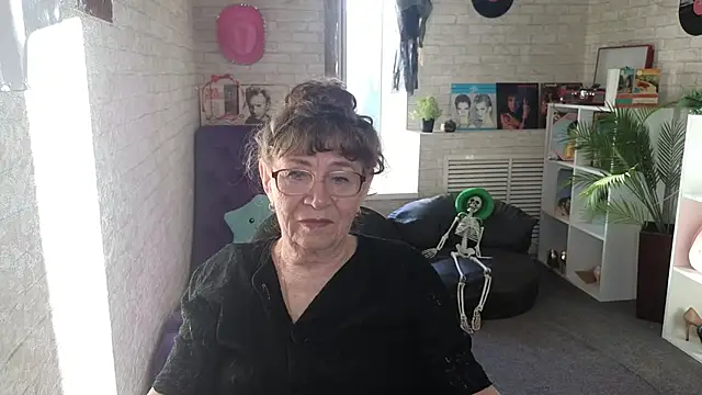 Snapshot of Betty_Brick chatting on May 23, 2026, 3:33 pm Betty Brick online show from May 23, 2026, 3:33 pm
