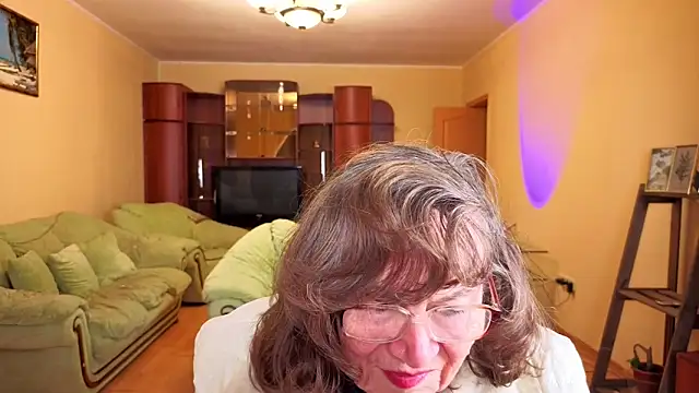 Betty Brick online show from December 22, 2025, 12:33 am