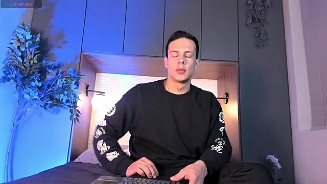 Dustin Sonne online show from November 25, 2025, 3:40 am