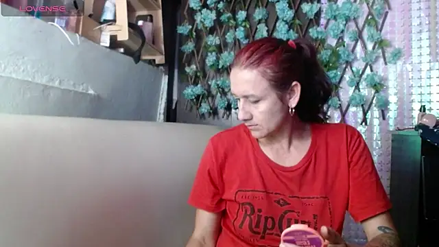 darling hott online show from April 24, 2026, 9:22 am