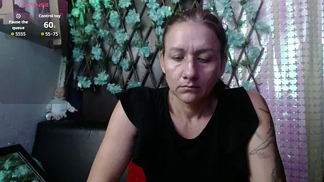 Snapshot of darling_hott chatting on January 16, 2026, 11:58 am darling hott online show from January 16, 2026, 11:58 am