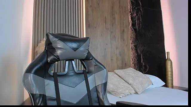 Snapshot of evelin_lopezz chatting on February 24, 2026, 2:23 am evelin lopezz online show from February 24, 2026, 2:23 am