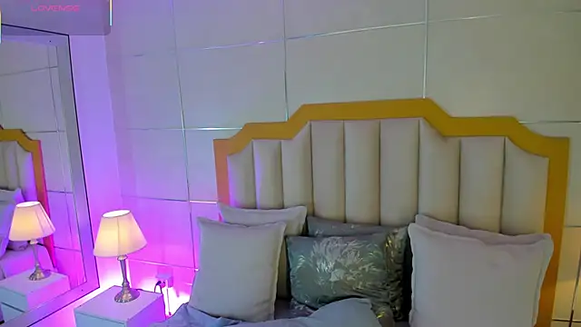 Snapshot of MaddieParker chatting on December 17, 2025, 7:08 pm MaddieParker online show from December 17, 2025, 7:08 pm