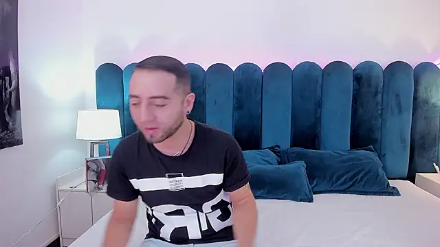 Snapshot of Lushian_ chatting on February 5, 2026, 3:30 pm Lushian online show from February 5, 2026, 3:30 pm