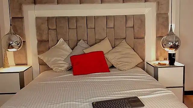 JuliettaBleer online show from December 17, 2025, 12:10 pm