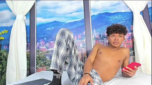 MilthonDelis online show from September 23, 2025, 9:49 am