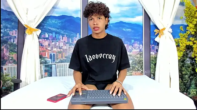 MilthonDelis online show from November 6, 2025, 3:54 am