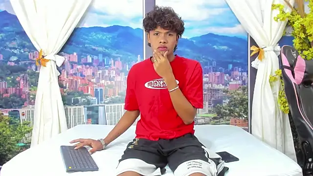 MilthonDelis online show from November 14, 2025, 3:54 am