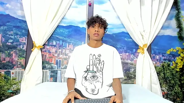 MilthonDelis online show from December 21, 2025, 2:46 am