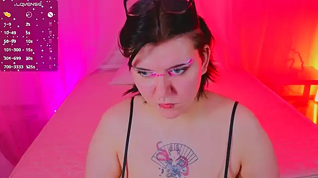 bluelunaray online show from November 26, 2025, 11:10 am