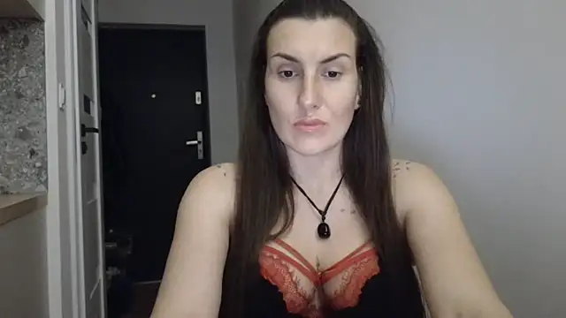 DonnaAmore online show from April 17, 2026, 8:33 pm