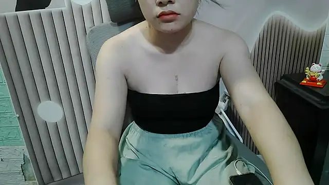 Emachiii online show from September 19, 2025, 5:33 am