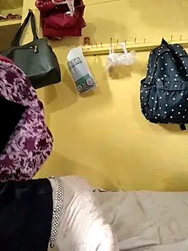 Snapshot of Cuty_siya_143 chatting on February 19, 2026, 8:44 am Cuty siya 143 online show from February 19, 2026, 8:44 am