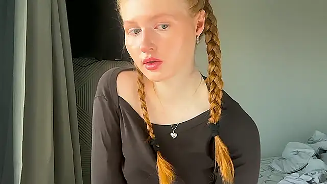 Snapshot of LuxXAngel chatting on June 8, 2026, 12:38 am LuxXAngel online show from June 8, 2026, 12:38 am