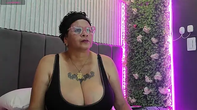 DinaDIRTY online show from October 25, 2025, 8:53 pm