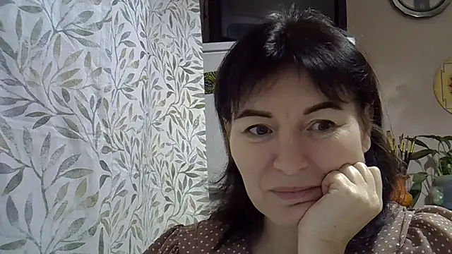 Krystal 82 online show from December 4, 2025, 3:44 pm