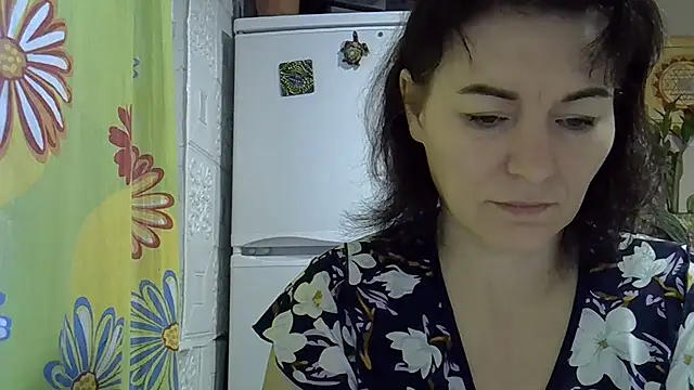 Krystal 82 online show from November 20, 2025, 6:47 am