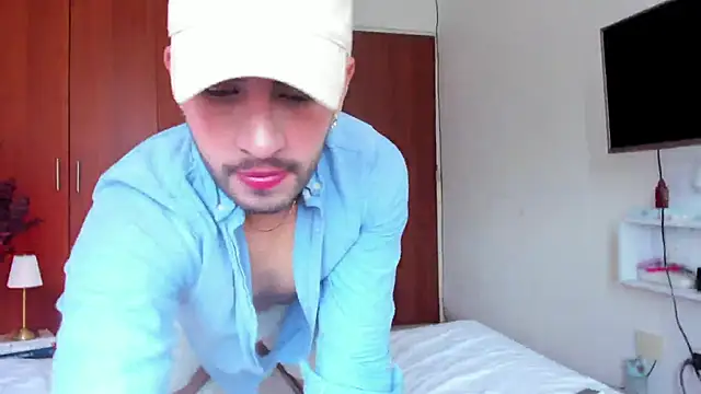 Dark beauty2 online show from October 19, 2025, 3:04 pm