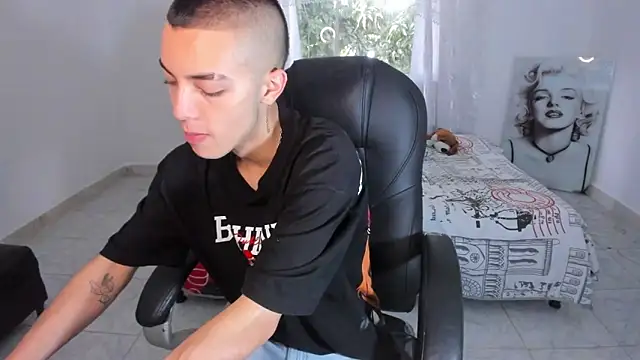 Dereck Boy8 online show from December 5, 2025, 7:45 pm