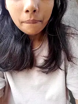 queen girl  online show from September 29, 2025, 5:36 am