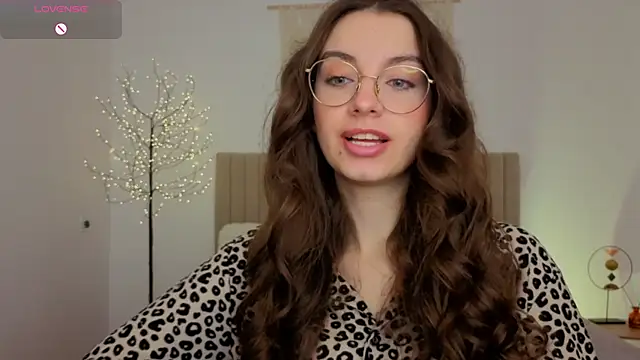 Real cutie1 online show from May 28, 2026, 12:55 pm