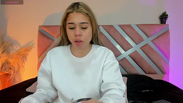 Snapshot of Rachell_criss chatting on May 28, 2026, 3:58 am Rachell criss online show from May 28, 2026, 3:58 am
